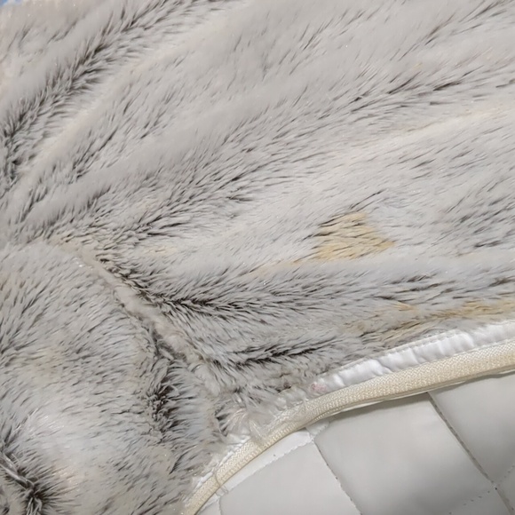 Women's Furry Reversible Vest - Picture 8 of 9